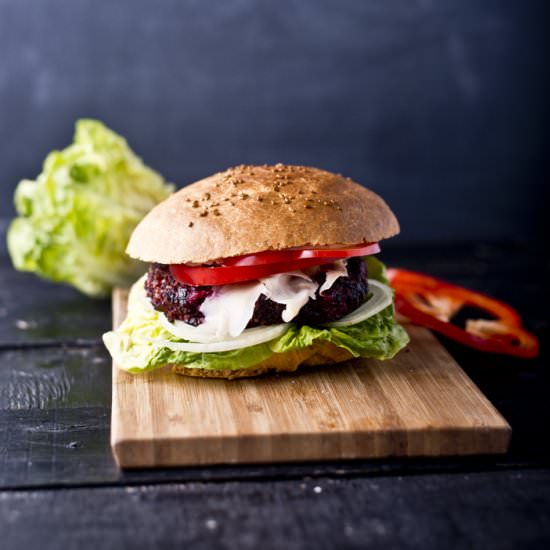 Burger with Roasted Beets - Recipe photo by Kuchenneszalenstwa