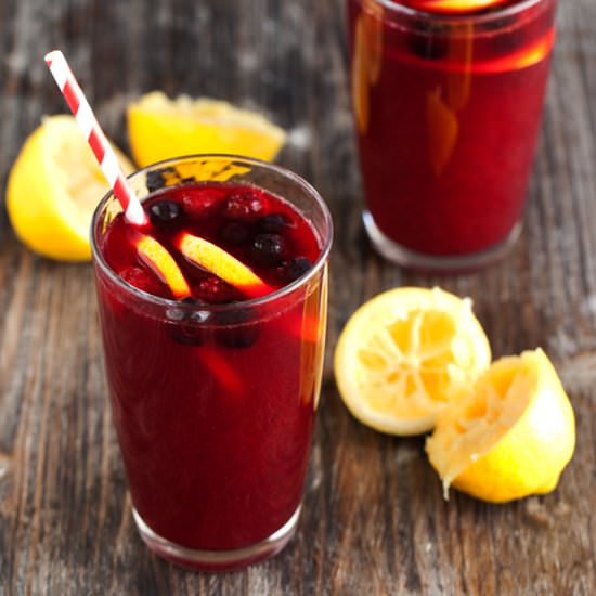 Sparkling Berry Lemonade - Recipe photo by CuriousNut