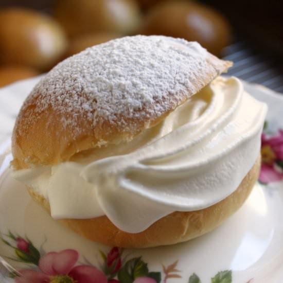 Scottish Cream Buns - Recipe photo by christinascucina
