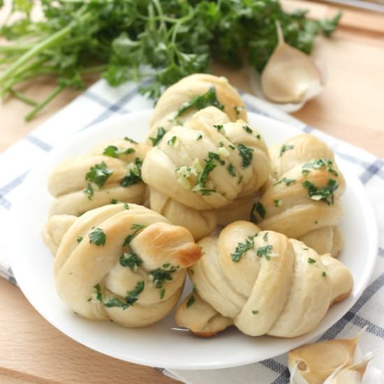 Easy Garlic Knots - Recipe photo by akitchenaddiction