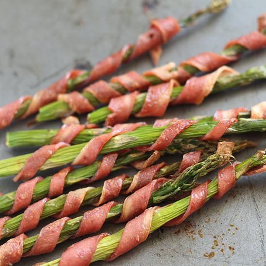 Turkey Bacon Wrapped Asparagus - Recipe photo by ExSloth