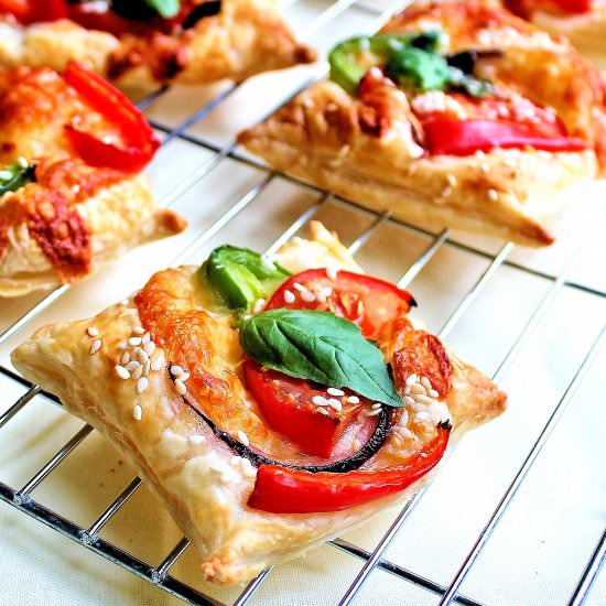 Tomato Pepper Herb Puff Squares - Recipe photo by easybitesonline
