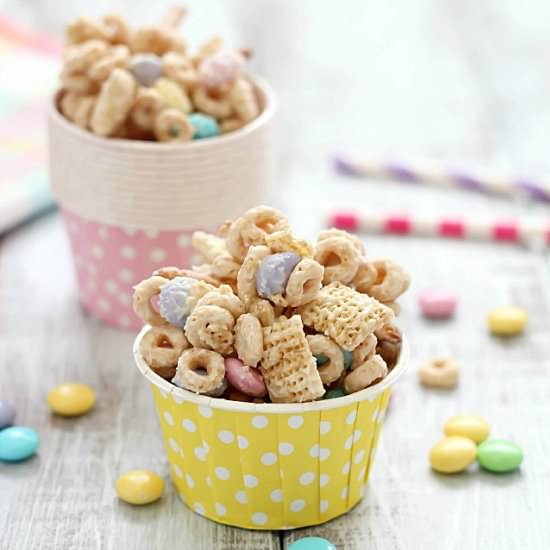 Bunny Bait Easter Snack Mix - Recipe photo by yummyhealthyeasy
