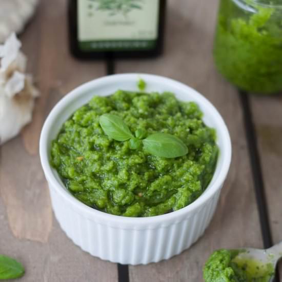 Pesto with Basil & Cashew Nuts - Recipe photo by Nordic Food and Living