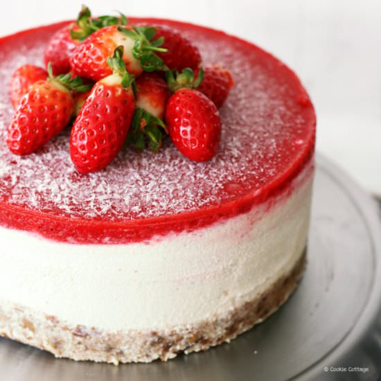 vegan cheesecake with strawberries - Recipe photo by Cookie Cottage