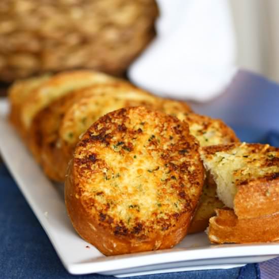 Easy Garlic Toast - Recipe photo by Kleinworth &amp; Co
