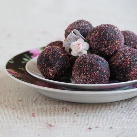 Rose Chocolate Truffles - Recipe photo by darka