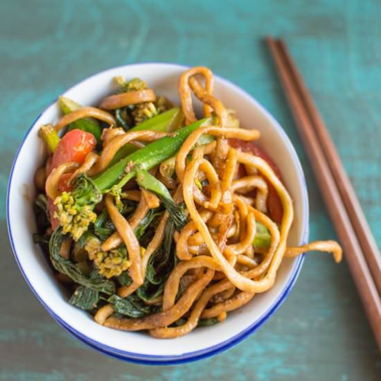 30-Minute Chicken Chow Mein - Recipe photo by healthynibblesandbits