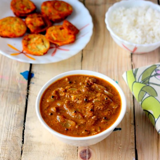 Ulli Theeyal - Recipe photo by Thangalakshmi