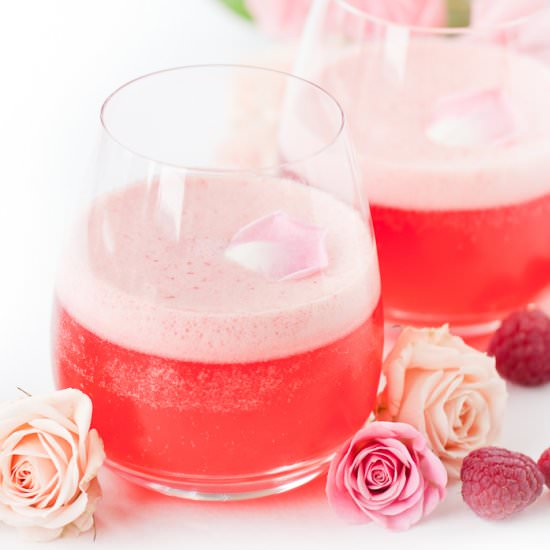 Rose Gin Fizz - Recipe photo by The art of sweet