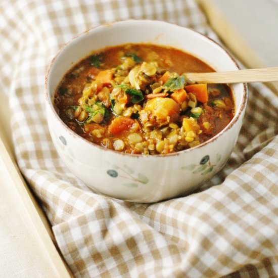 Spicy lentil soup - Recipe photo by myfoodpassion