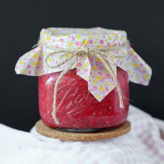 Raw Strawberry Jam - Recipe photo by micibakes
