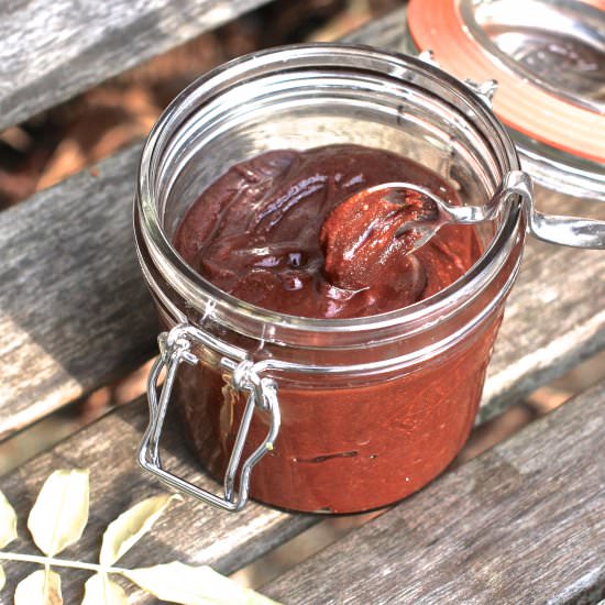 Raw Cacao & Macadamia Nut Spread - Recipe photo by wildforfood