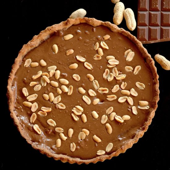 Tart with Peanuts and Chocolate - Recipe photo by Taste me