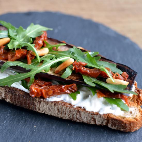 Garlic bread with ricotta cheese - Recipe photo by loeffelgenuss