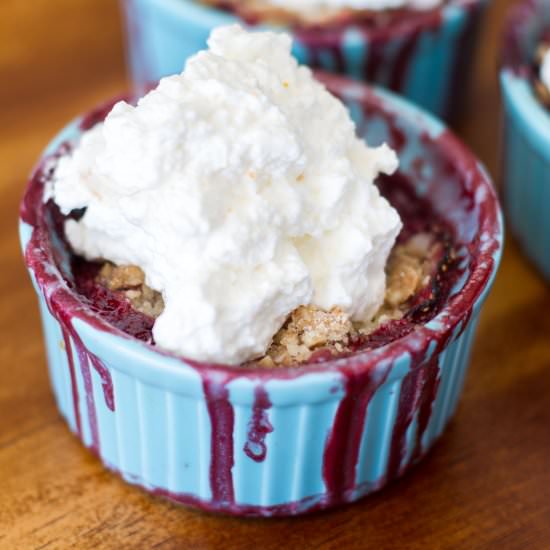 Strawberry Blueberry Fruit Crisp - Recipe photo by a latte food