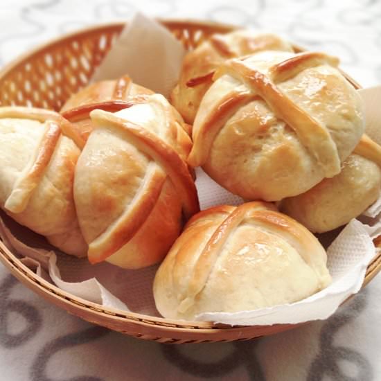 Glazed Hot Cross Buns - Recipe photo by theartbug