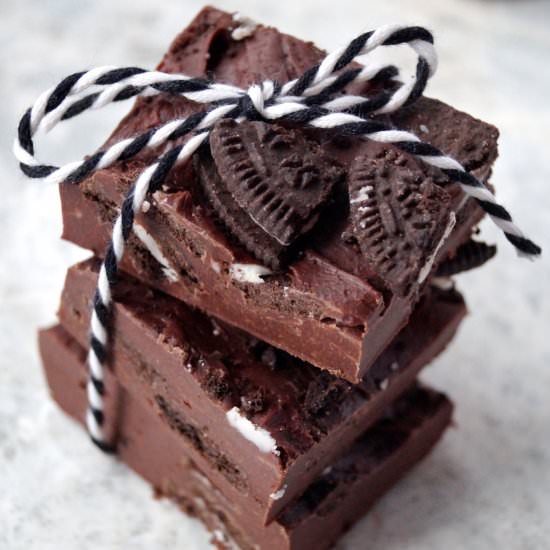 Oreo Chocolate Fudge - Recipe photo by BakedByH