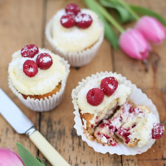 Raspberry and Coconut Muffins - Recipe photo by messyla