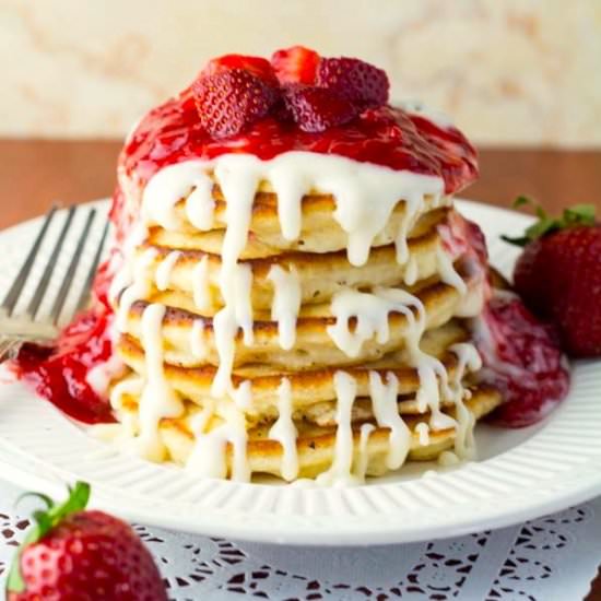 Strawberry Cheesecake Pancakes - Recipe photo by Twointhekitchen
