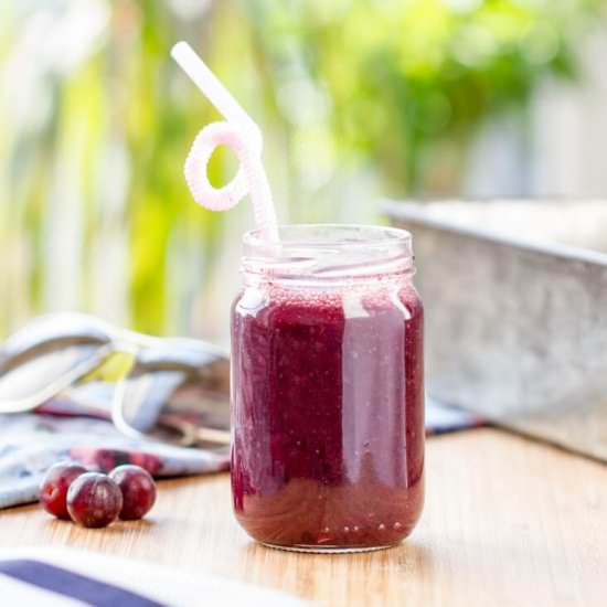 Easy blueberry grape smoothie - Recipe photo by HaveAnotherBite