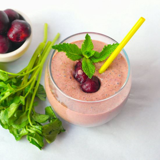 Dark Chocolate Cherry Green Smoothie - Recipe photo by thienkim