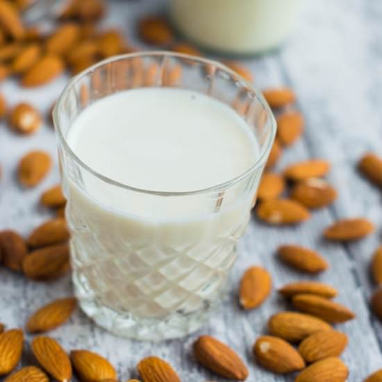 Homemade Almond Milk - Recipe photo by thatgirlcookshealthy