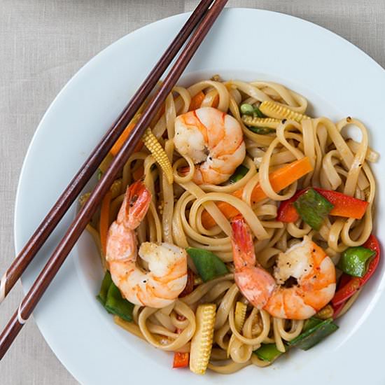 Stir-Fry Udon Noodles with Prawns - Recipe photo by strudelandcream