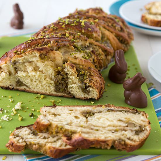 Pistachio Walnut Zopf - Recipe photo by strudelandcream