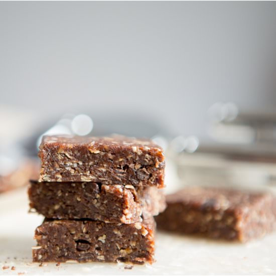 Protein-Packed Cocoa & Date Bars - Recipe photo by novellaphoto