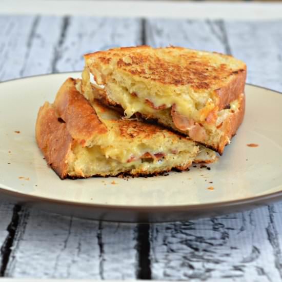 Jalapeno Popper Grilled Cheese Sandwich - Recipe photo by Hezzi-D