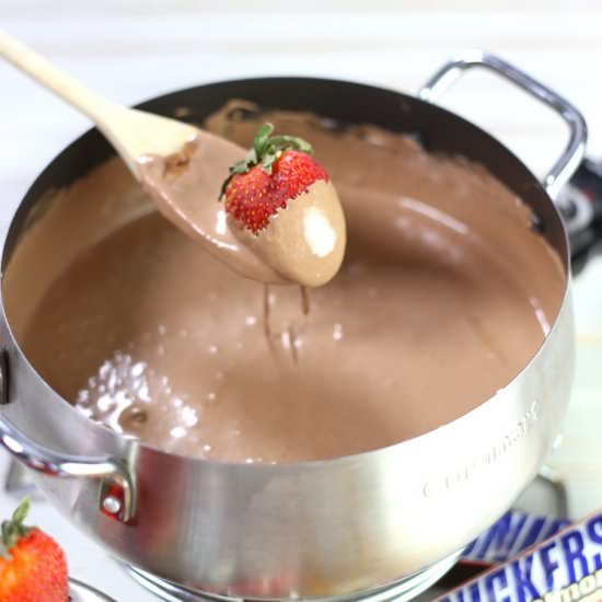 Snickers Bar Fondue - Recipe photo by ezpzmealz