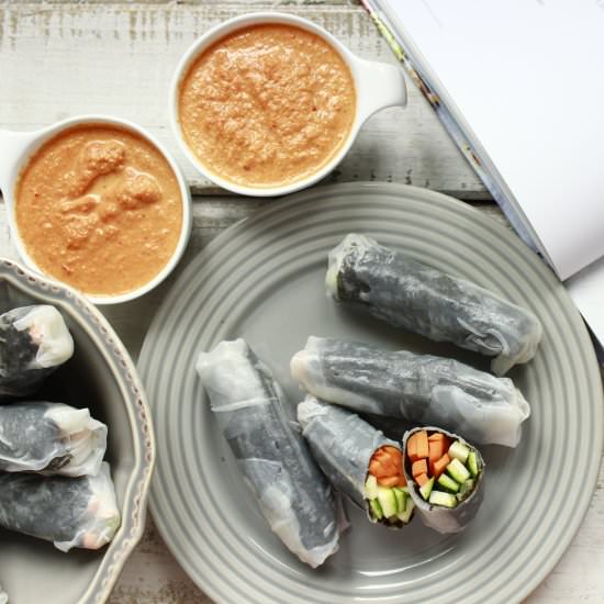 Spring Rolls with Seaweed and Cashew Sauce - Recipe photo by delicious.blog