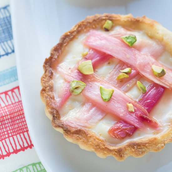 Rhubarb and Custard Tarts - Recipe photo by Stasty