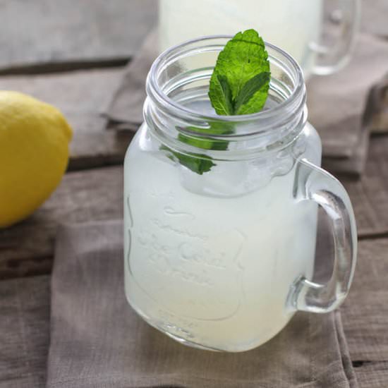 Bourbon Lemonade Cocktail - Recipe photo by FoodBabbles
