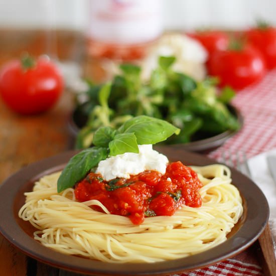Pasta with Tomato sauce and Ricotta - Recipe photo by Netqa86