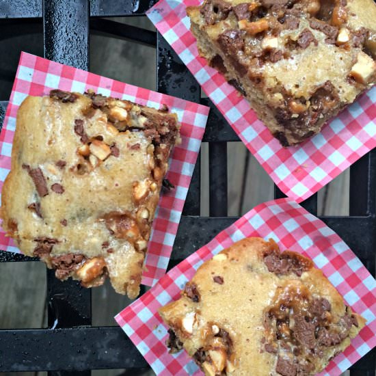 Loaded Cookie Bars with Snickers - Recipe photo by the_secret_ingredient_is