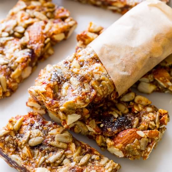 Vanilla Almond Snack Bars - Recipe photo by sallysbakingaddiction