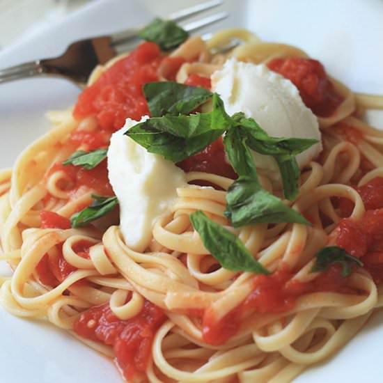 Easy Marinara Sauce with Basil - Recipe photo by cookingupcottage