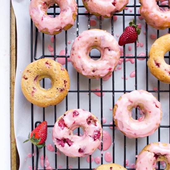 Strawberry Buttermilk Pancakes - Recipe photo by littlebroken