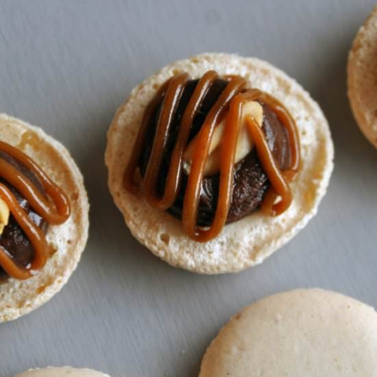 Snickers Macarons - Recipe photo by 1001makron.com