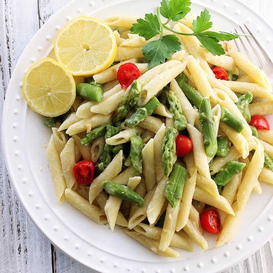 Asparagus Pasta with Garlic Sauce - Recipe photo by DorasDailyDish