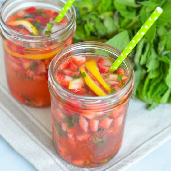 Strawberry Mint Lemonade - Recipe photo by lucismorsels