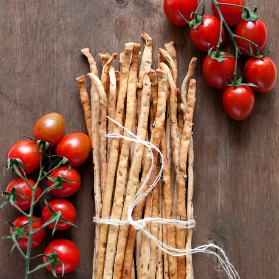 Tomato Grissini Breadsticks - Recipe photo by Fotokulinarnie