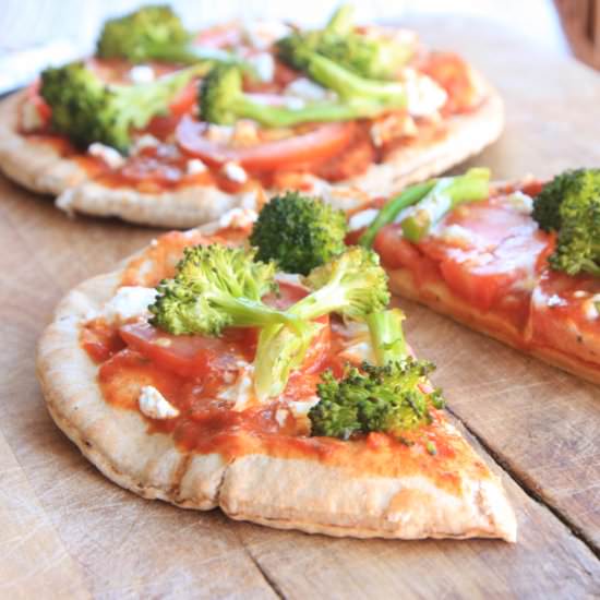 Smoked Broccoli Goat Cheese Pizza - Recipe photo by day7kitchen