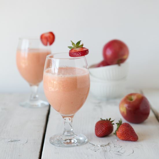 Apple Banana Strawberry Smoothie - Recipe photo by FlavzCorner