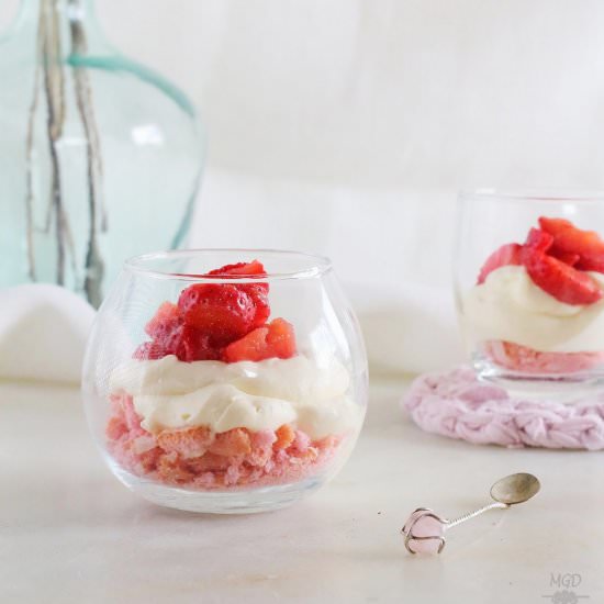 Strawberries with Mascarpone Cream - Recipe photo by Mi Gran Diversion
