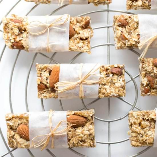 Vanilla Almond Granola Bars - Recipe photo by bowsessed