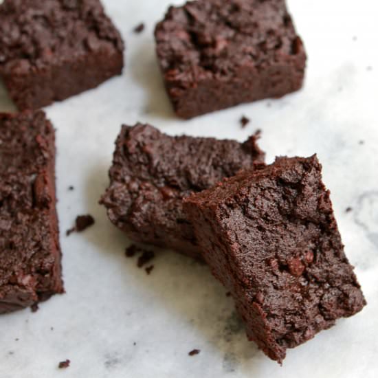 Extra Dark Chocolate Fudge Brownies - Recipe photo by littlemarketkitchen