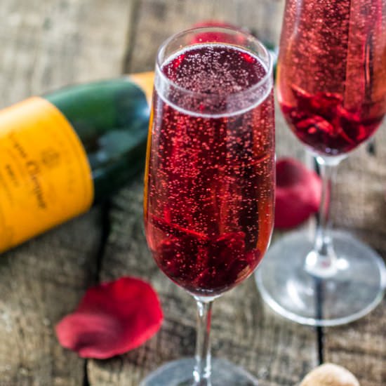Hibiscus Champagne Cocktail - Recipe photo by Oliviascuisine